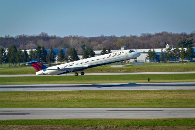 McDonnell Douglas MD-88 (N986DL)