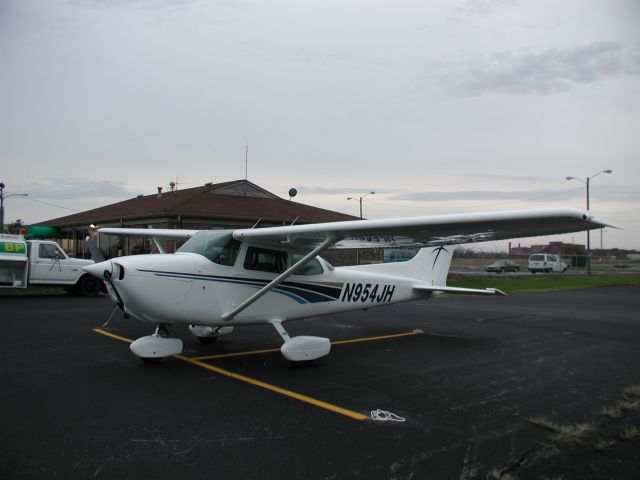 Cessna Skyhawk (N954JH) - Rental Aircraft owned by Jet Harbor, Gallatin, TN