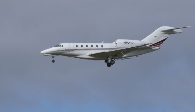 Cessna Citation X (N921QS) - On final is this 2005 Cessna Citation X in the Autumn of 2018.