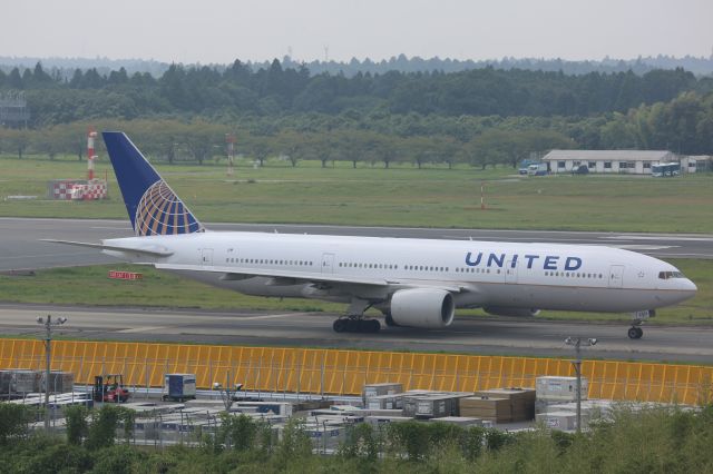 Boeing 777-200 (N211UA)