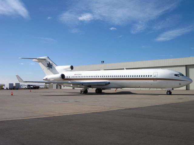 Boeing 727-100 (N724YS) - At DIA/Signature