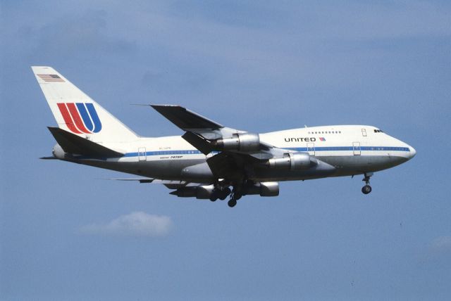 BOEING 747SP (N536PA) - Final Approach to Narita Intl Airport Rwy16 on 1986/08/10