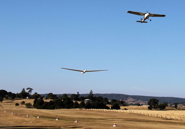 VH-BGE — - Sequence showing Cessna 150 tug tow launch at Boonah Queensland. Tug has 180hp engine.Glider is Schleicher ASK 21 of Boonah club