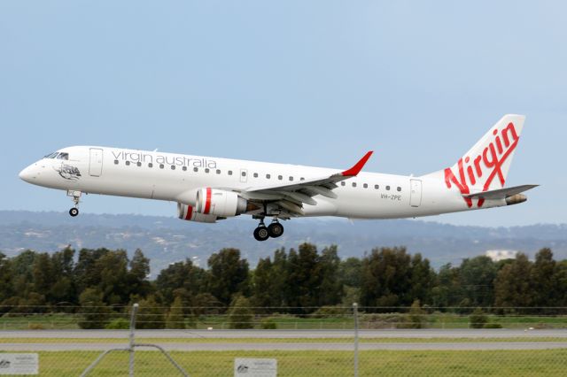 Embraer ERJ-190 (VH-ZPE) - About to put down on runway 05. Thursday, 19 June 2014.