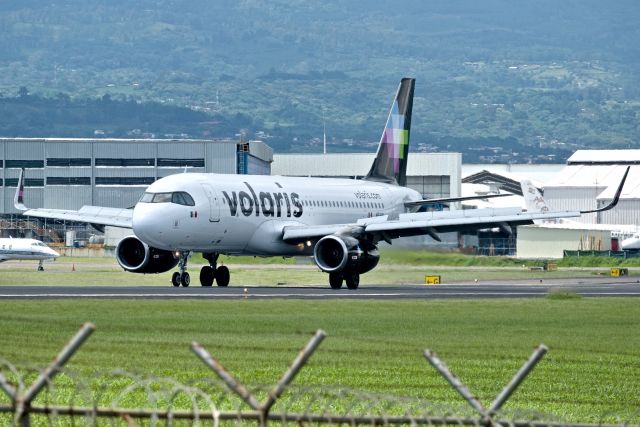Airbus A320 (N518VL)
