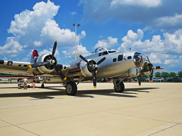 Boeing B-17 Flying Fortress (N5107N)