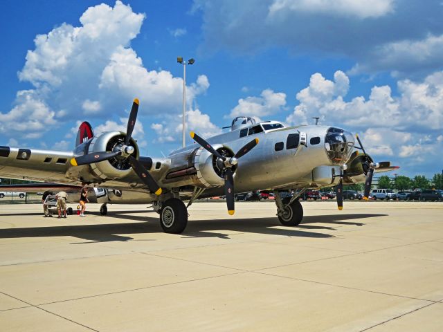 Boeing B-17 Flying Fortress (N5107N)