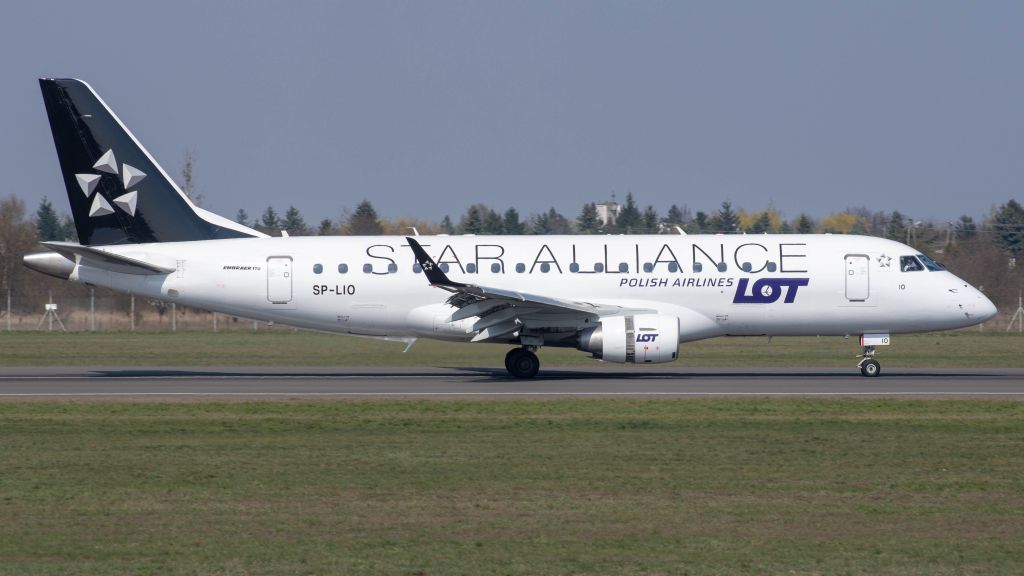 Embraer ERJ 175 (SP-LIO)