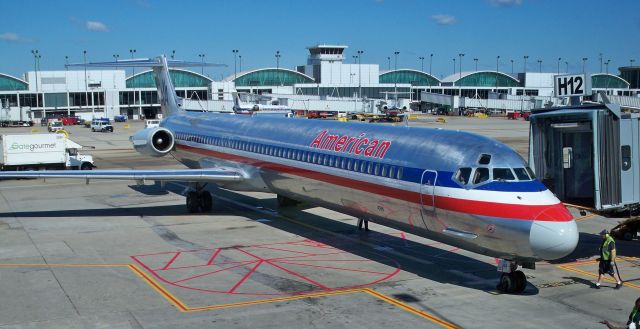 McDonnell Douglas MD-82 (N466AA) - American MD-82 N466AA at ORD on June 29, 2010.