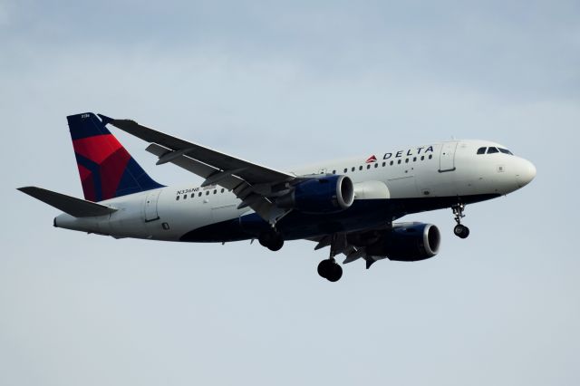 Airbus A319 (N336NB)