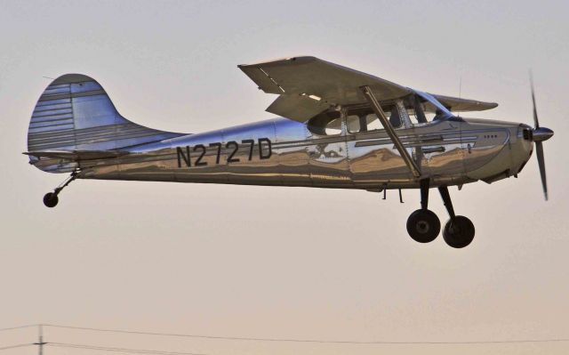 Cessna Skyhawk (N2727D)