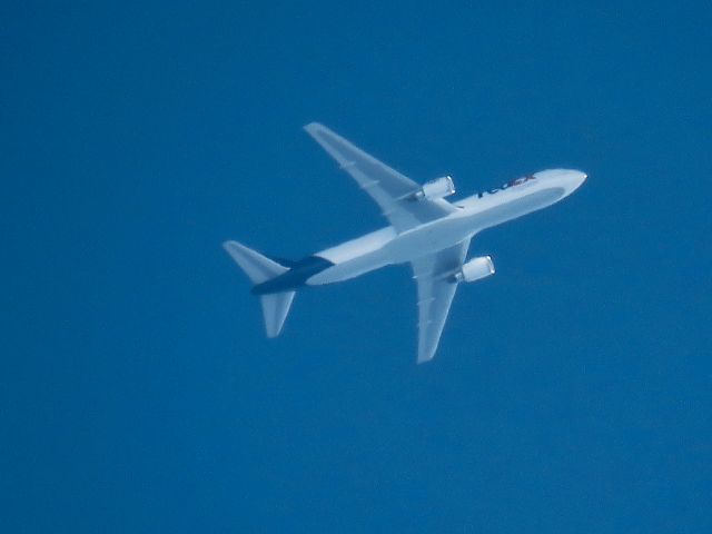 BOEING 767-300 (N170FE)