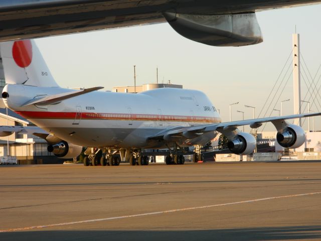 Boeing 747-400 (20-1101) - 21.Feb.2013 Prime Minister Abe was leaving for the United States on this flight.br /This aircraft is a government plane that are managed by the Japan Air Self-Defense Force.