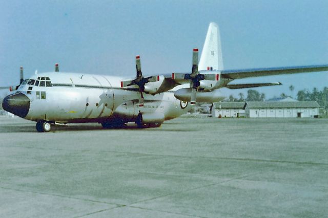 Lockheed C-130 Hercules (ANZ7005) - Lockheed C-130H Royal New Zealand Air Force NZ7005 Butterworth (WMKB) mid 1970s 