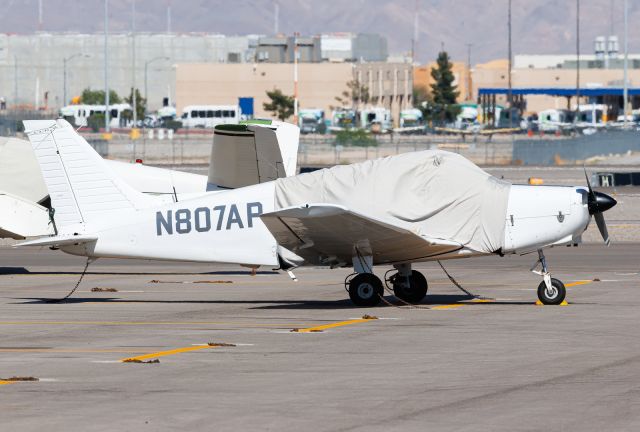 Piper Cherokee (N807AP)