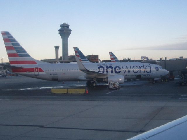 Boeing 737-800 (N837NN) - View of Oneworld Special livery from a United A320 in O'hare.