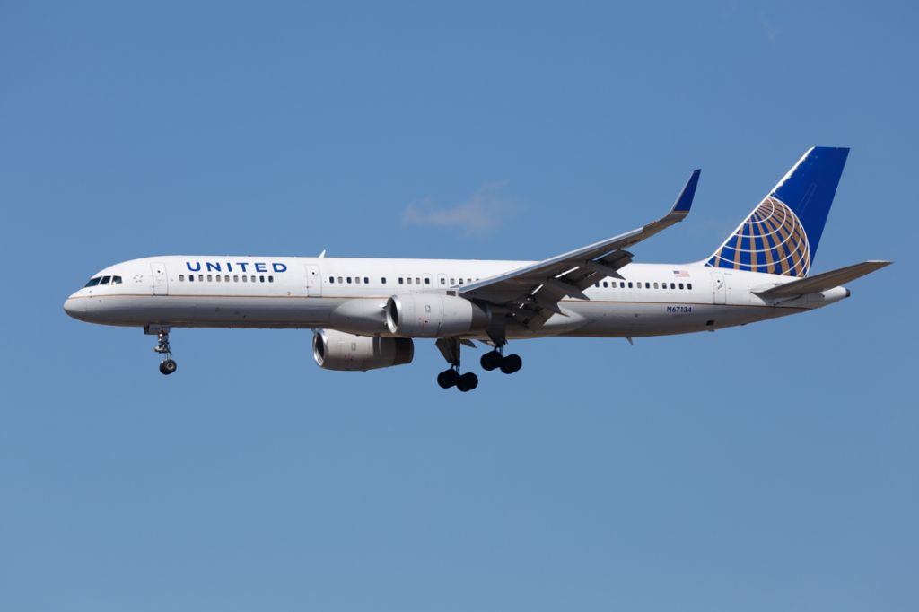 Boeing 757-200 (N67134) - UAL1249 arriving from KLAX - 04 Apr 2015
