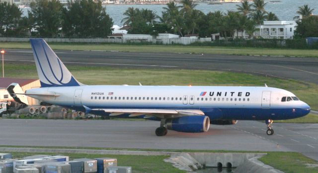 Airbus A320 (N412UA)