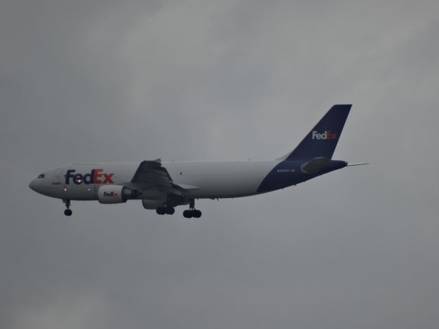 Airbus A330-300 (N690FE)