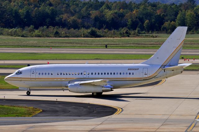 Boeing 737-200 (N500VP) - Seen at KIAD on 10/9/2009.      a href=http://discussions.flightaware.com/profile.php?mode=viewprofile&u=269247  [ concord977 profile ]/a