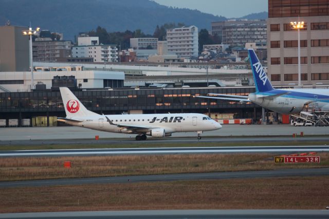 Embraer 170/175 (JA221J)