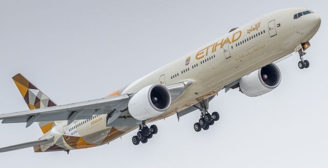 BOEING 777-300ER (A6-ETG) - It was a very long time coming but we finally get the new livery on our Etihad 777’s! Here on final for runway 23 at YYZ 