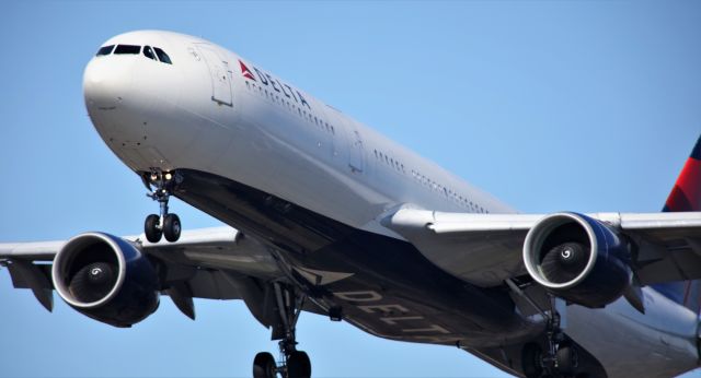 Airbus A330-300 (N820NW) - CDG-SEA   2-23-2022