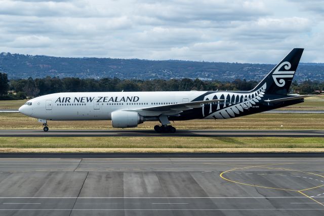 Boeing 777-200 (ZK-OKE)