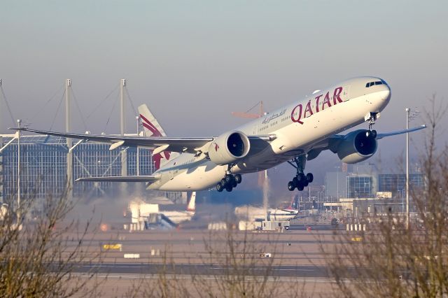 BOEING 777-300ER (A7-BEF)