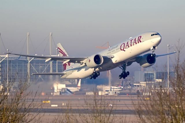 BOEING 777-300ER (A7-BEF)