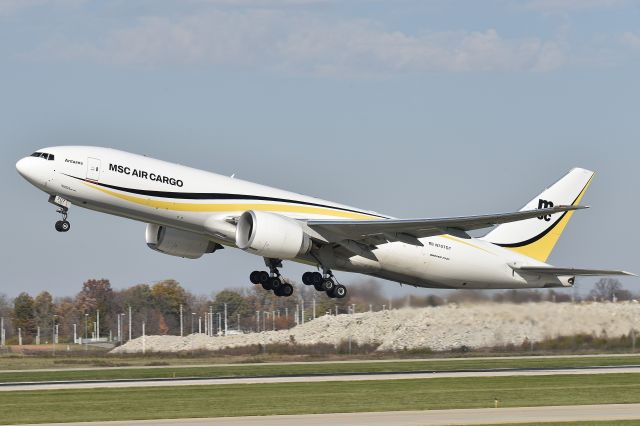 BOEING 777-200LR (N707GT) - 23-R 11-04-23. Climbing out over our concrete mountain. This is the 100th pic of this bird on the data-base. She is one fine looking aircraft.