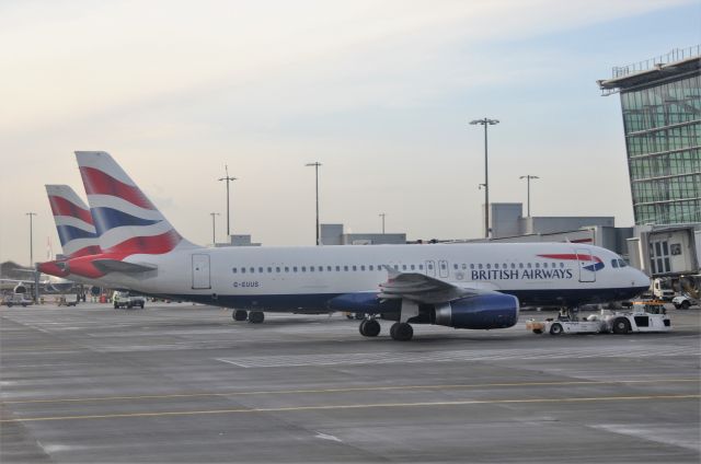 Airbus A320 (G-EUUS)