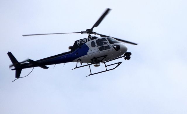 Eurocopter AS-350 AStar (N129TV) - Making a low pass is a 1996 Eurocopter AS-350BA in the Winter of 2019.. This Rotorcraft was previously used by WGN in Chicago as the tv networks "Skycam 9".