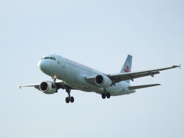 Airbus A320 (C-FFWN)