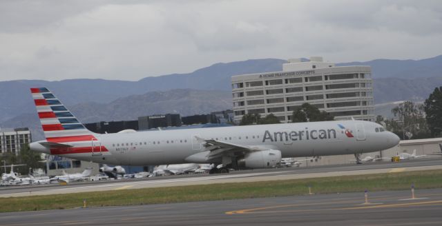 Airbus A321 (N979UY)