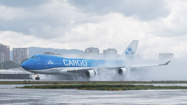 Boeing 747-200 —