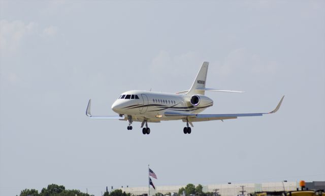 Dassault Falcon 2000 (N696SB) - Short final for runway 15