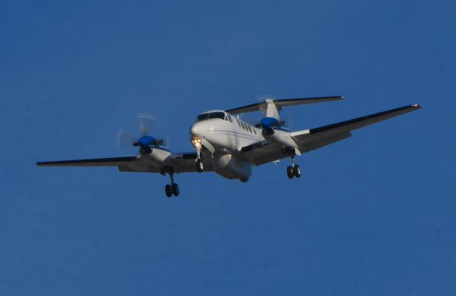 95-0100 — - On final approach to RWY 28.