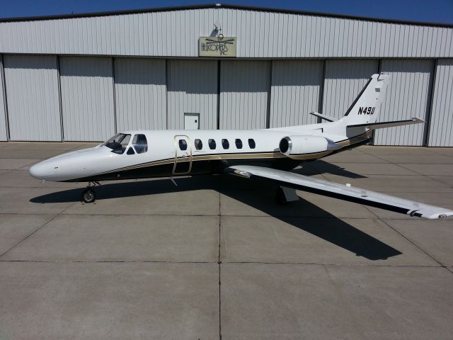 Cessna Citation II (N49U) - Cessna Citation Bravo in front of Helicopters Inc.