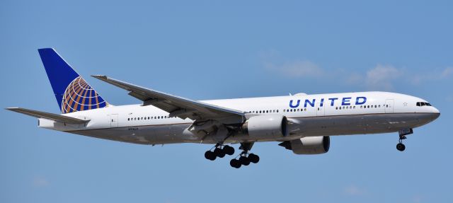 Boeing 777-200 (N216UA) - The first plane I got a shot of as an ORD newbie.  On 5/7/18.