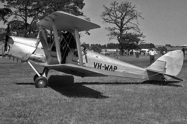 VH-WAP — - DE HAVILLAND (AUSTRALIA) DH-82A TIGER MOTH - REG VH-WAP (CN DHA841) - BERWICK VIC. AUSTRALIA - YBER (9/2/1975) 35MM B/W NEGATIVE SCANNED WITH A EPSON V700 SCANNER.