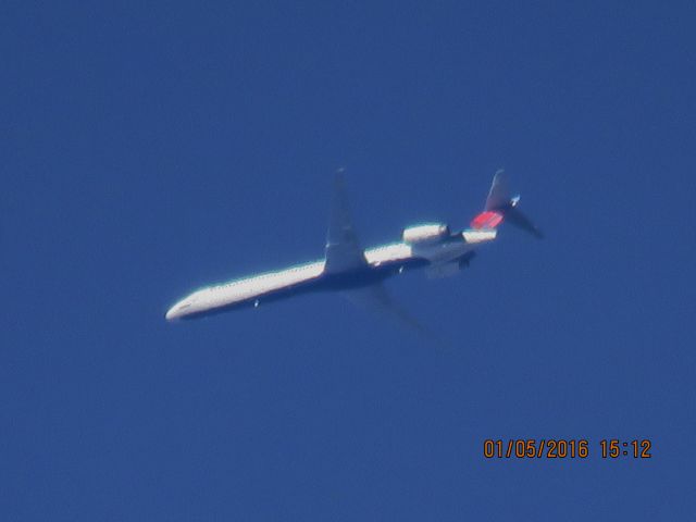 McDonnell Douglas MD-90 (N954DN)