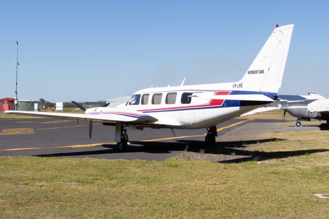 Piper Navajo (VH-LHE)