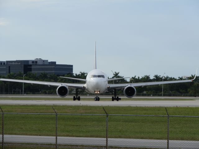 BOEING 767-300 (CC-CZU)