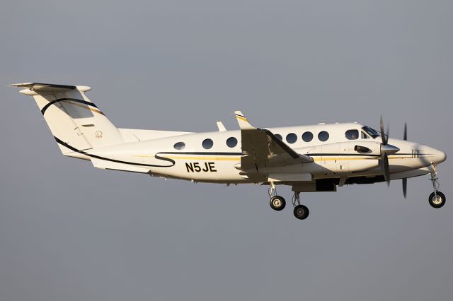 Beechcraft Super King Air 300 (N5JE)