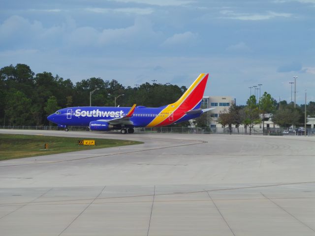 Boeing 737-700 (N933WN) - Southwest 3723 taxiing for takeoff from MCO to MSY