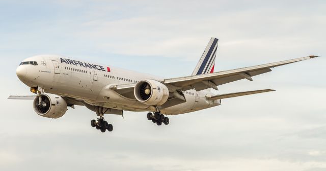 BOEING 777-200LR (F-GSPZ) - Shot taken Sept 13, 2017… a fairly common sight is the Air France -200 during the fall/winter season at YYZ, but they have switched to A343s for the time being until the inaugural Boeing 789 service begins on November 20th. Super excited!