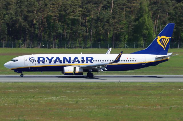 Boeing 737-800 (9H-QCL)