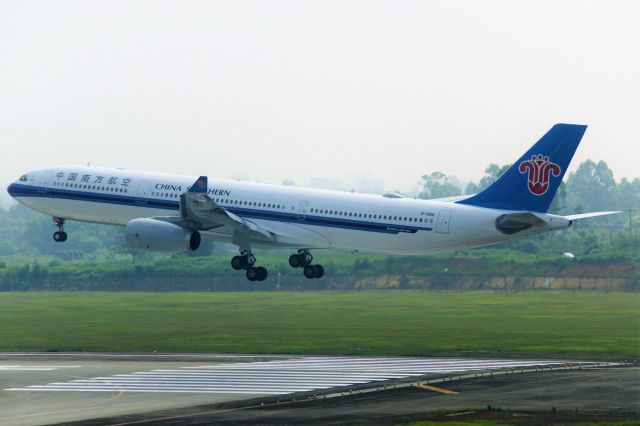 Airbus A330-200 (B-1065) - TIPS:Select full-size and wait for a while for better view.