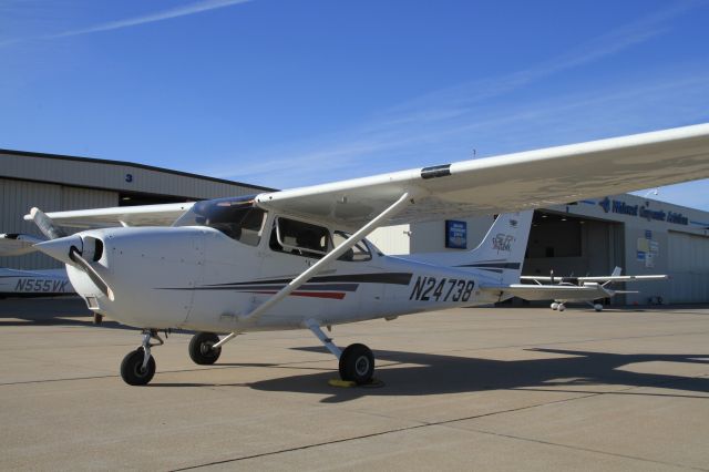 Cessna Skyhawk (N24738)